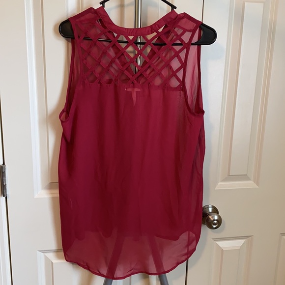 Kirra Lattice Back Sleeveless Button Down - Picture 2 of 5